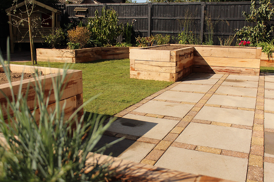 small garden makeover, garden seating area, outdoor rug, small<br />
patio garden design, new garden, garden dining area, landscaped garden