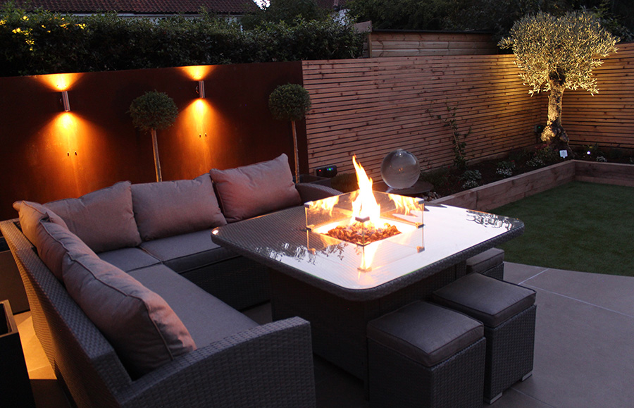 small garden makeover, garden seating area, outdoor rug, small<br />
patio garden design, new garden, garden dining area, landscaped garden